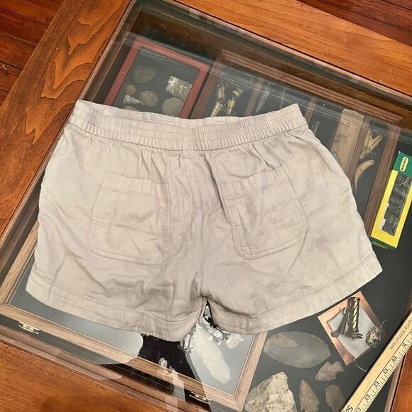 Old Navy Tan Shorts Large With Pockets - Picture 5 of 6